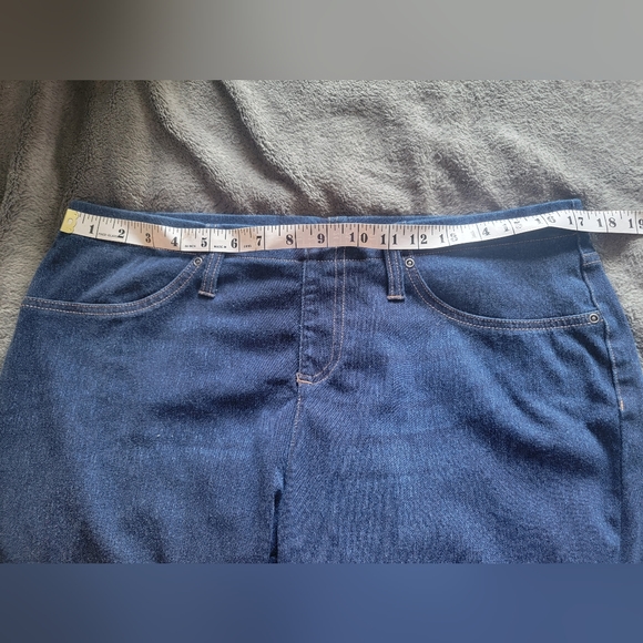⚘️ 2/$15. Terra & Sky denim capris for women. Size unknown. Waist is 35" - Picture 4 of 5